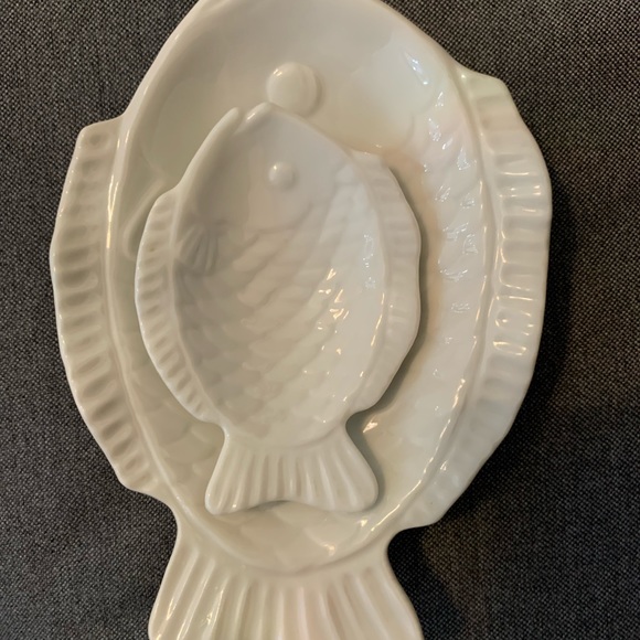 ๐  7 Piece White Porcelain Fish Plate Set - Picture 3 of 14